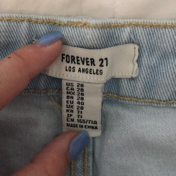 Light wash denim shorts - Picture 3 of 3